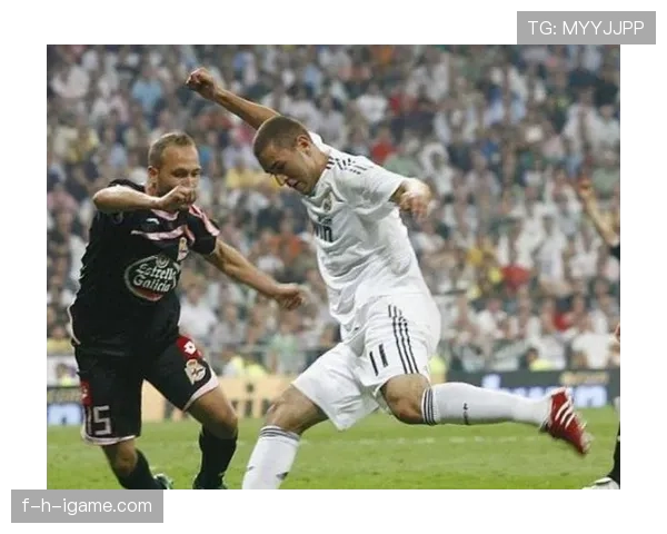 本泽马牵制策应与空间创造价值解析 本泽马牵制策应与空间创造价值解析