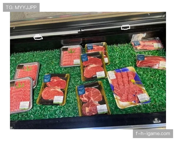 阿尔瓦雷斯训练完直接去超市抢打折牛排，这反差谁懂