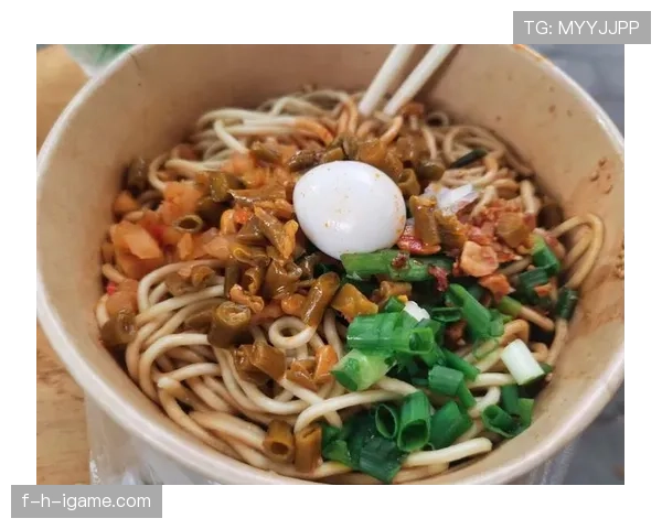 王昶家的冰箱里居然塞满了能量胶，连饮料都得排队放？